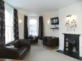 Cotswolds Valleys Accommodation - Bell Apartments - Exclusive use large two bedroom family holiday apartment